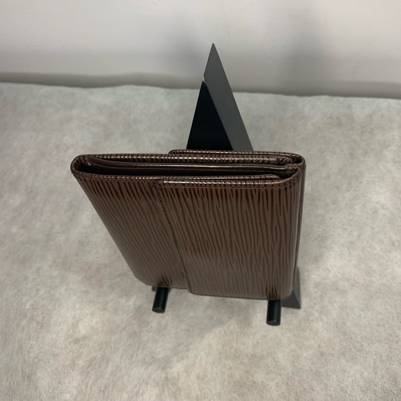 Authentic Louis Vuitton Epi Elise Wallet - Picture 4 of 9